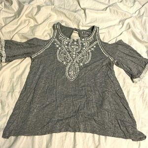 off the shoulder grey detailed shirt